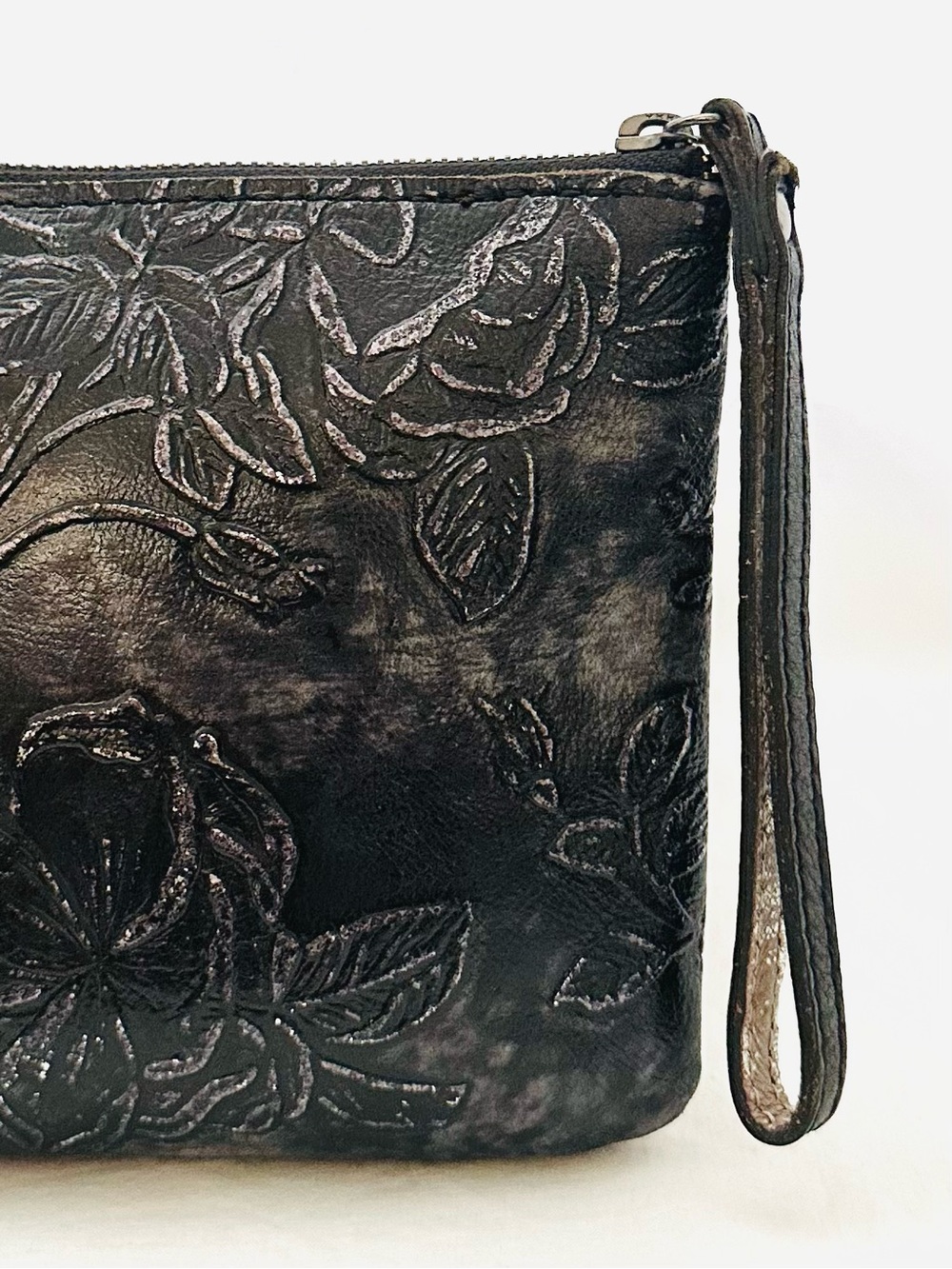 Patricia Nash Cassini Embossed Wristlet in Distressed Black Leather w/ Silver - Picture 10 of 11